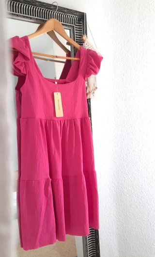 Vestido rosa chicle. Nuevo sin estrenar y con eti