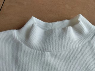 Jersey blanco de cuello alto