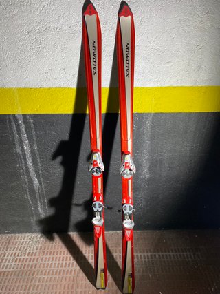 Esquís Salomon con fijaciones