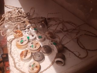 Llaves de luz y cableado antiguo