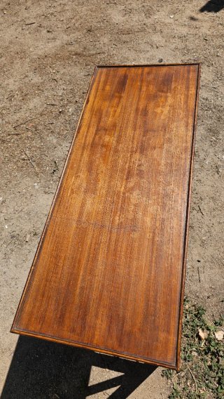 Elegante consola clásica de madera
