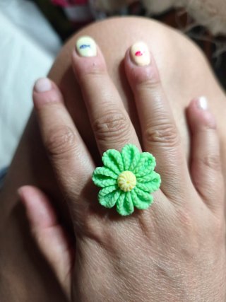 Anillos de resina con flor