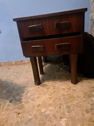 Mesilla de noche de madera