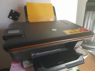 Impresora HP Negra y Naranja