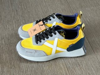 Zapatillas Munich Amarillas y Grises