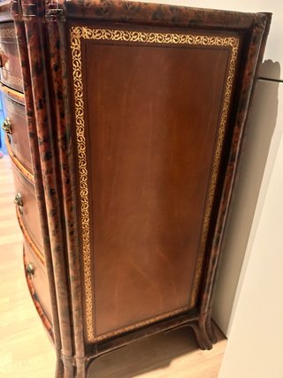 Cajonera de madera palisandro con cuero y dorado