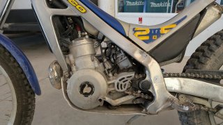 Moto de trial con papeles
