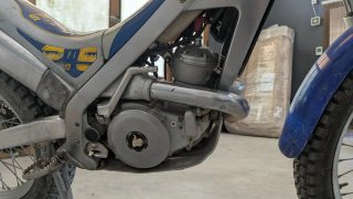 Moto de trial con papeles