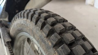 Moto de trial con papeles