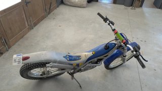 Moto de trial con papeles