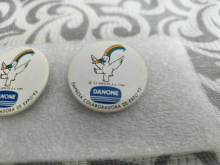 2 Chapas Danone  Curro Expo 92 Sevilla