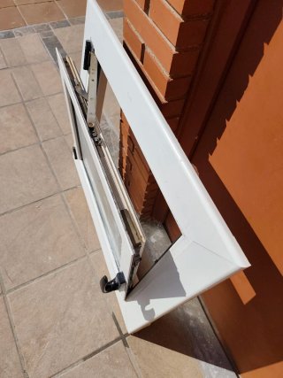 Ventana aluminio practicable y abatible