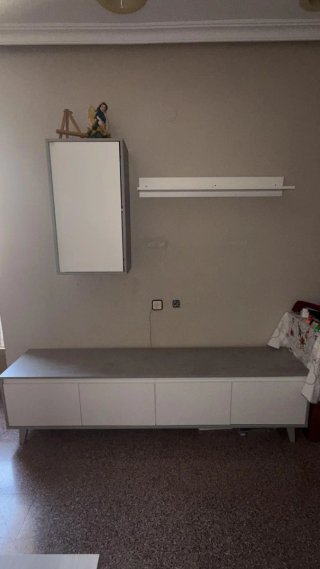 Mueble TV gris y blanco