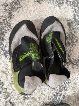 Scarpe da arrampicata in varie taglie e materiali