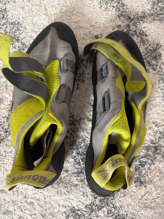 Scarpe da arrampicata in varie taglie e materiali