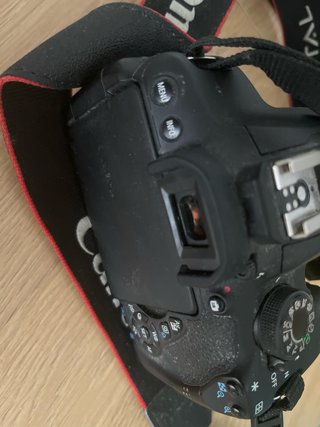 Canon EOS 700D + objetivo 18-55mm + 3 baterías