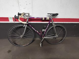 Bicicleta de carretera LAIZ morada