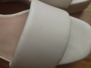 Sandalias cuña Stradivarius blancas