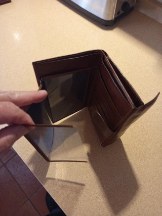Billetera ME Cuero Marrón Compartimentos 10.5x17cm