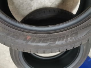 Yokohama 225/45/17 Neumático