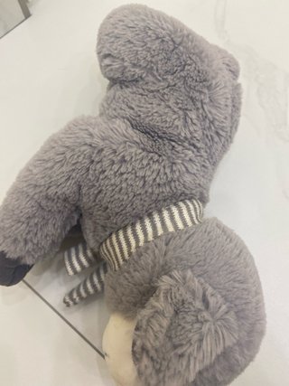 Peluche gris suave