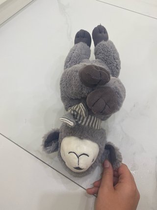Peluche gris suave