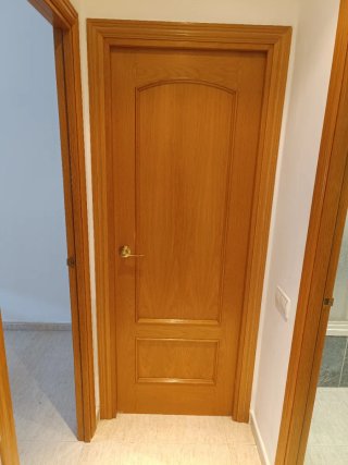 8 Puertas madera interior 6 básicas + 2 cristalera