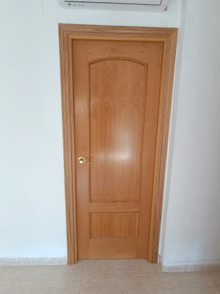 8 Puertas madera interior 6 básicas + 2 cristalera