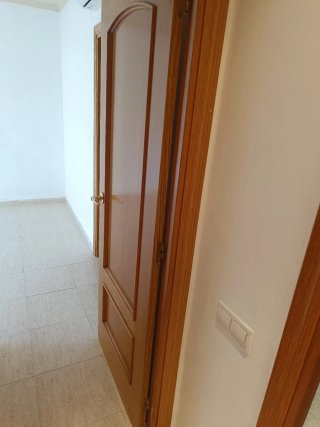 8 Puertas madera interior 6 básicas + 2 cristalera