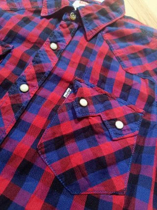 Camisa Levi's cuadros azul y rojo