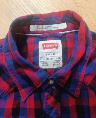 Camisa Levi's cuadros azul y rojo
