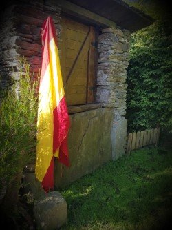 Bandera antigua de balcón