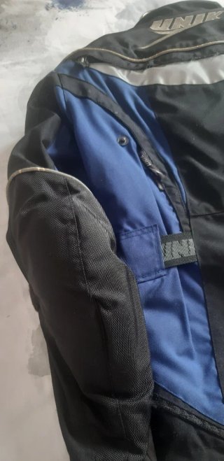 Chaqueta moto UNIK y guantes a juego