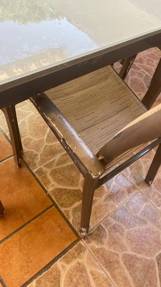 Mesa de jardín con sillas