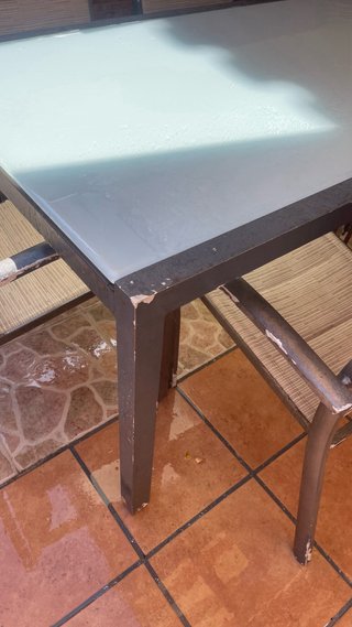 Mesa de jardín con sillas