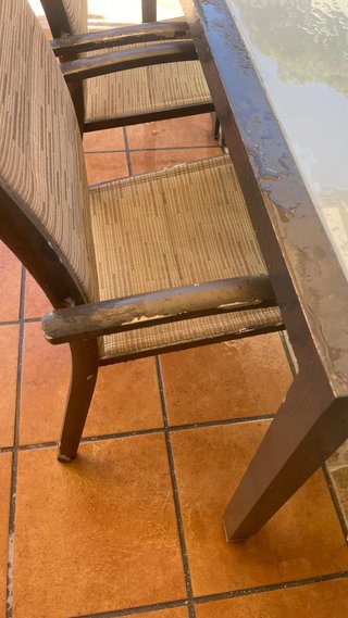 Mesa de jardín con sillas