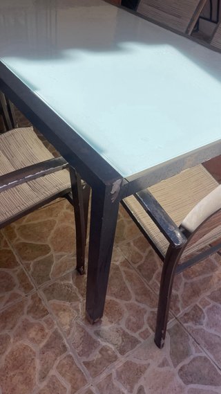 Mesa de jardín con sillas