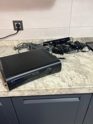Xbox 360 120GB + Kinect + 2 Mandos