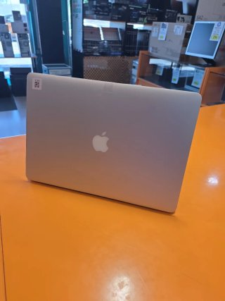 MacBook Pro i7 16GB RAM 512GB SSD