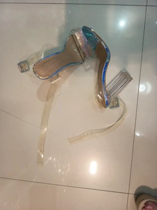 Zapatos transparentes