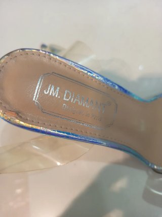 Zapatos transparentes