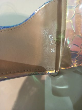 Zapatos transparentes