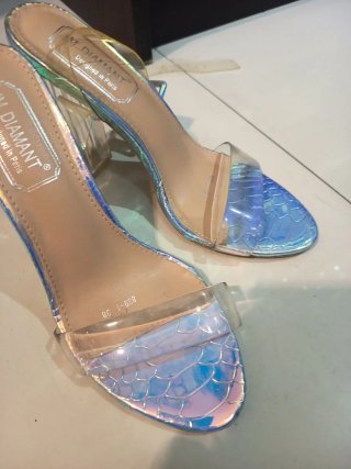 Zapatos transparentes