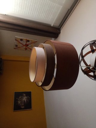 Lámpara de tela y madera