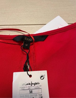 Blusa roja con volantes