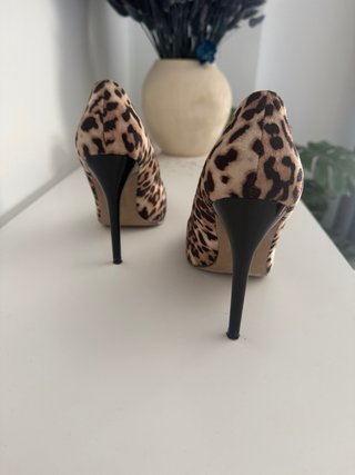 Zapatos de tacón estampado leopardo