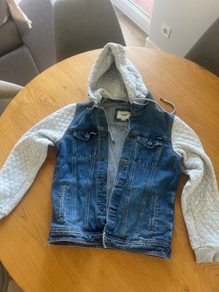 Cazadora vaquera Pull&Bear con capucha