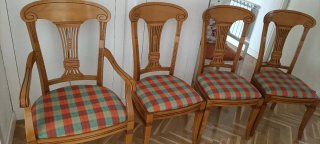 4 Sillas de comedor de madera con asiento tapizado