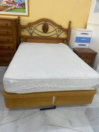 Habitación completa: cama, mesitas y sinfonier