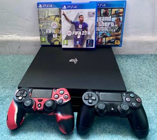 PS4 Pro 1TB Negra + 3 Juegos